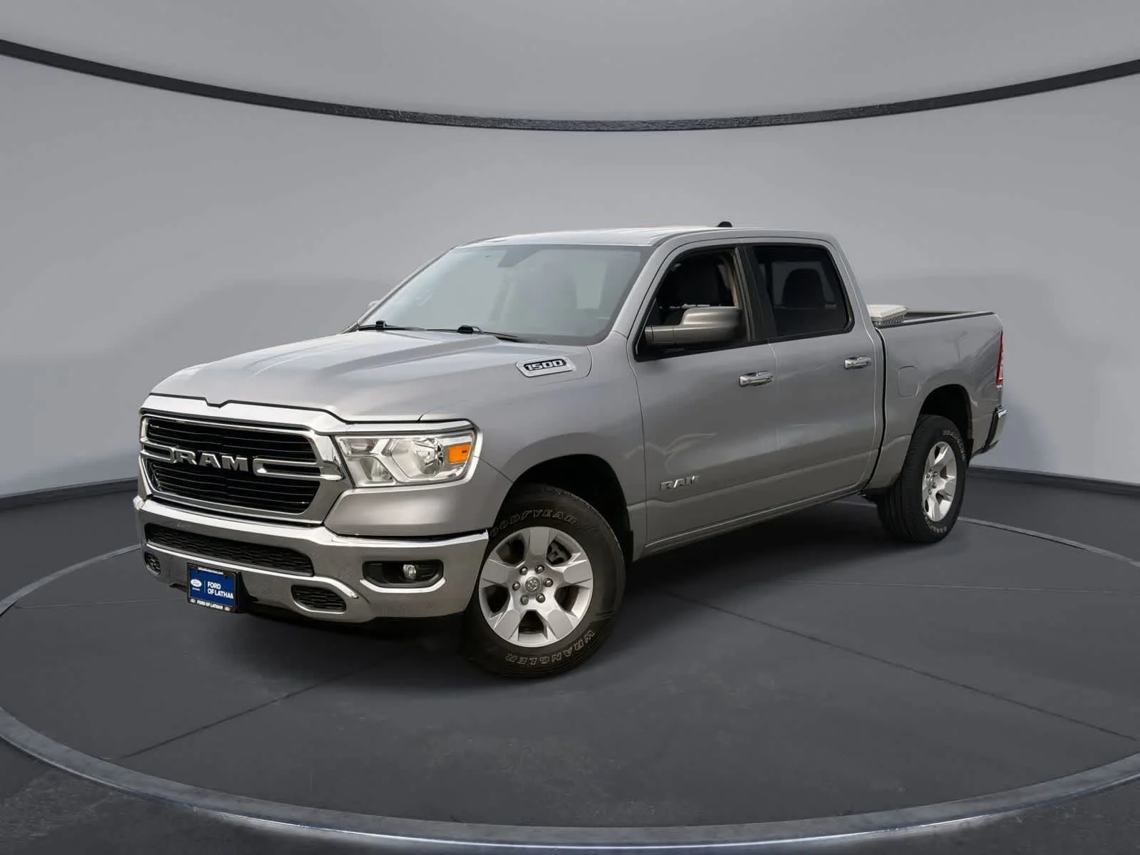 2020 RAM 1500 Big Horn/Lone Star 4x4 Crew Cab 5'7's photo