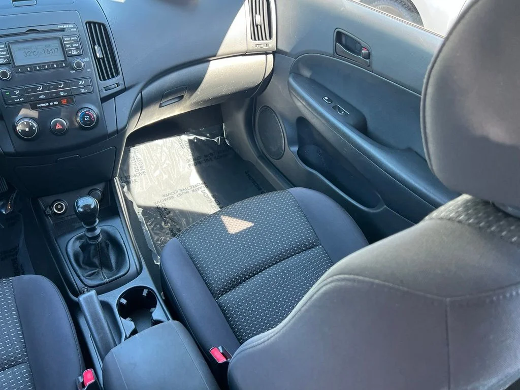 Used 2010 Polar White Hyundai GLS image 16