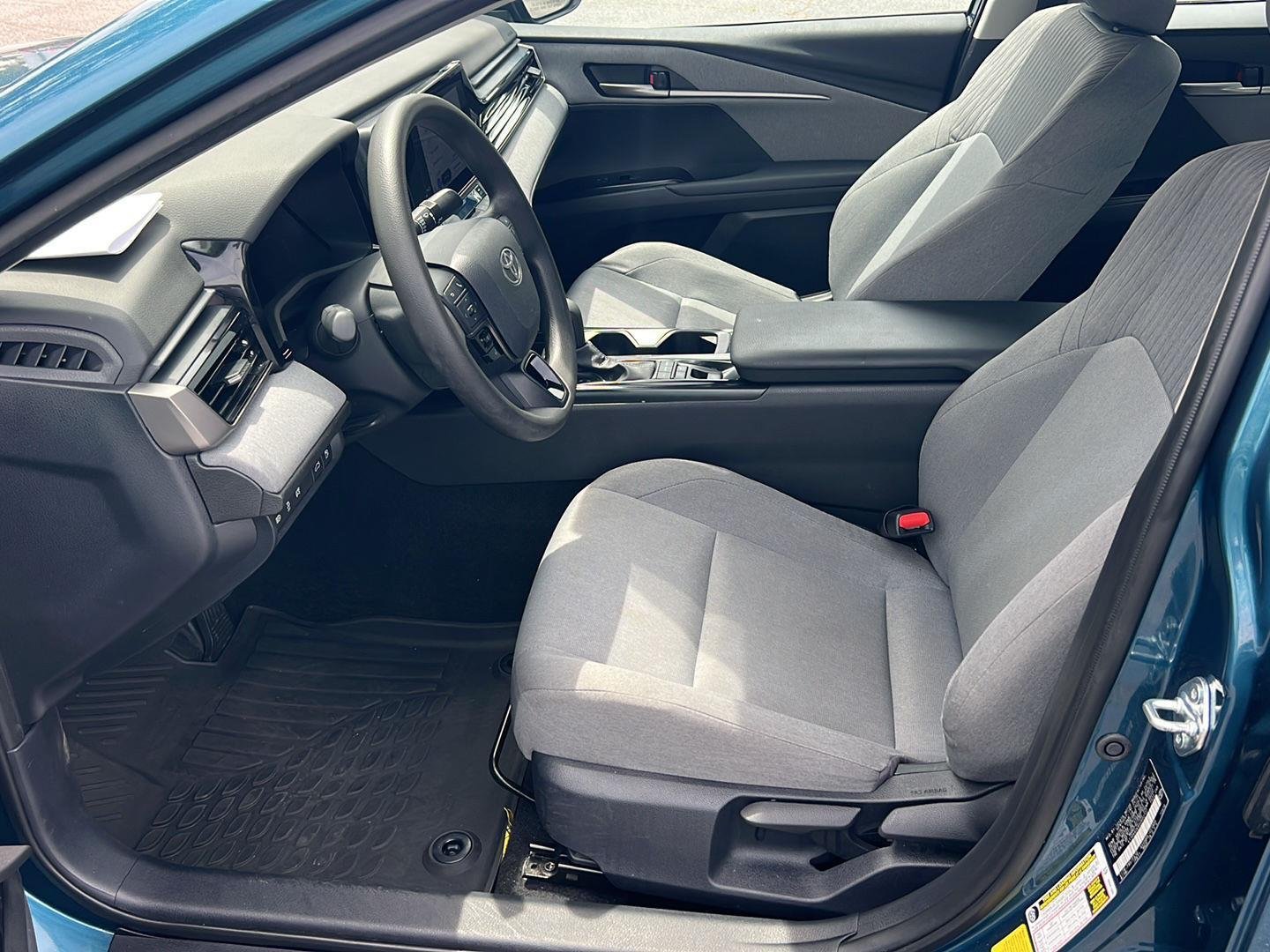 Used 2025 Ocean Gem Toyota LE image 10