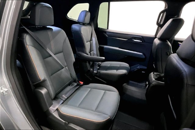 Used 2024 Sterling Metallic GMC AT4 image 25