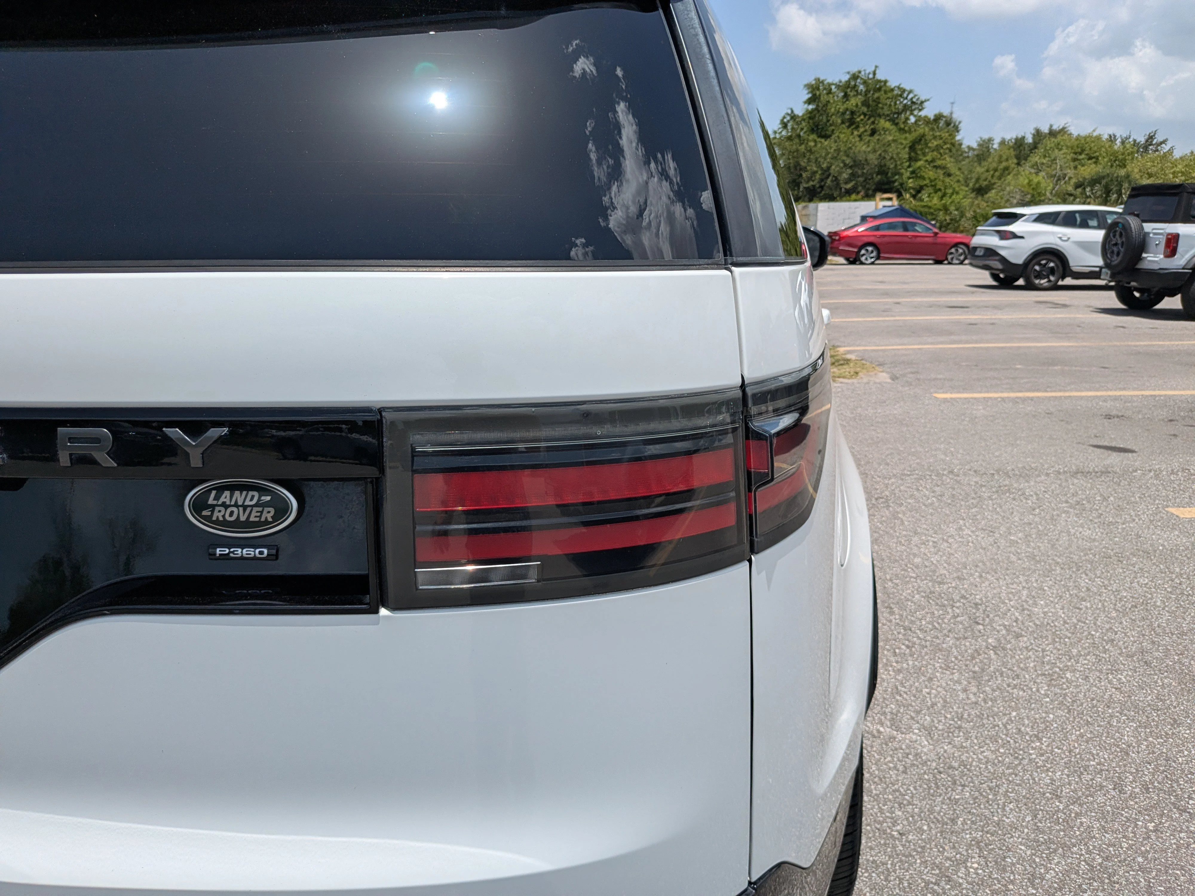 Used 2021 Fuji White Land Rover S R-Dynamic image 12