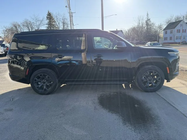 New 2026 High Gloss Black Exterior Paint Jeep Limited Altitude image 3