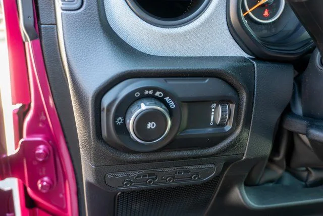 New 2026 Tuscadero Pearl-Coat Exterior Paint Jeep Sport S image 13