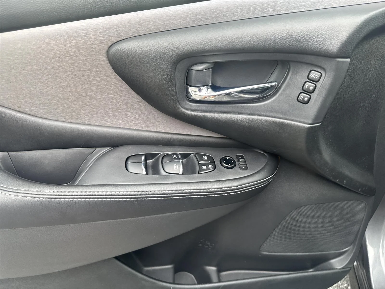 Used 2023 Gun Metallic Nissan SL image 18