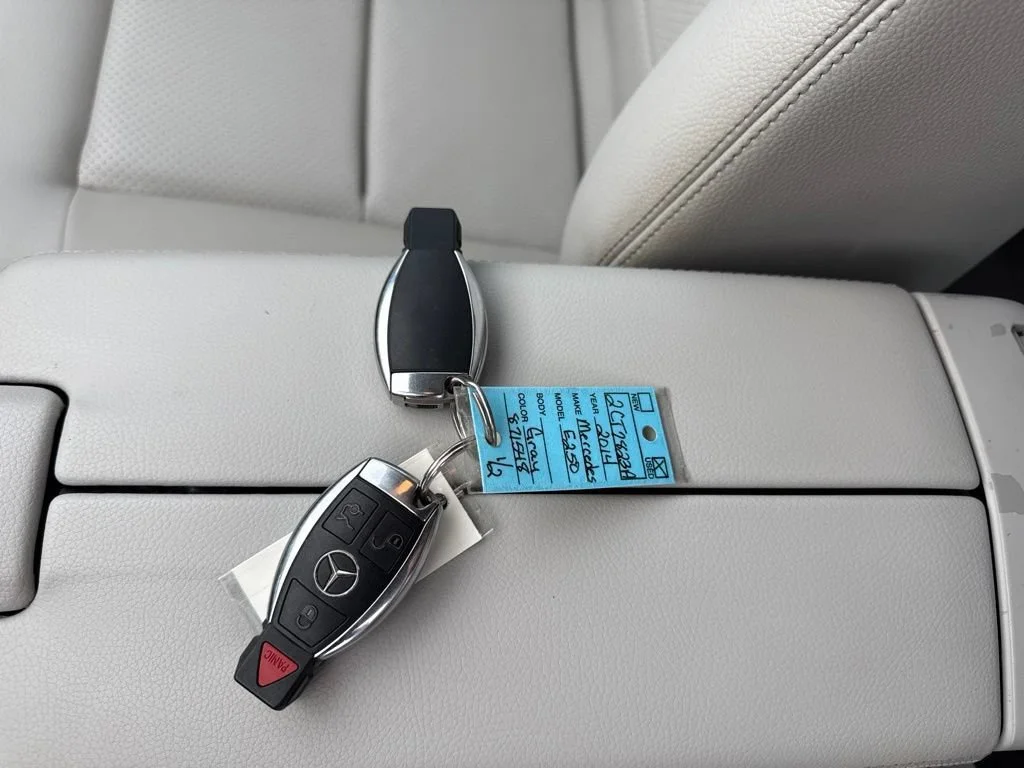 Used 2014  Mercedes-Benz E 250 BlueTEC® Luxury image 40