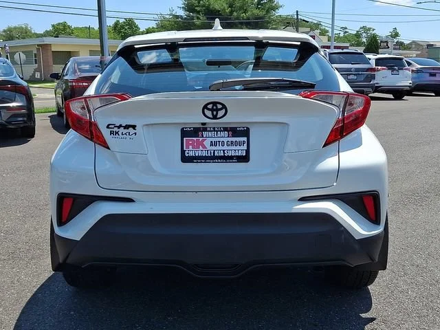 Used 2020 White Toyota XLE image 7