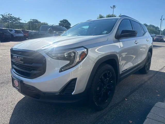 Used 2021 Silver GMC SLE image 3