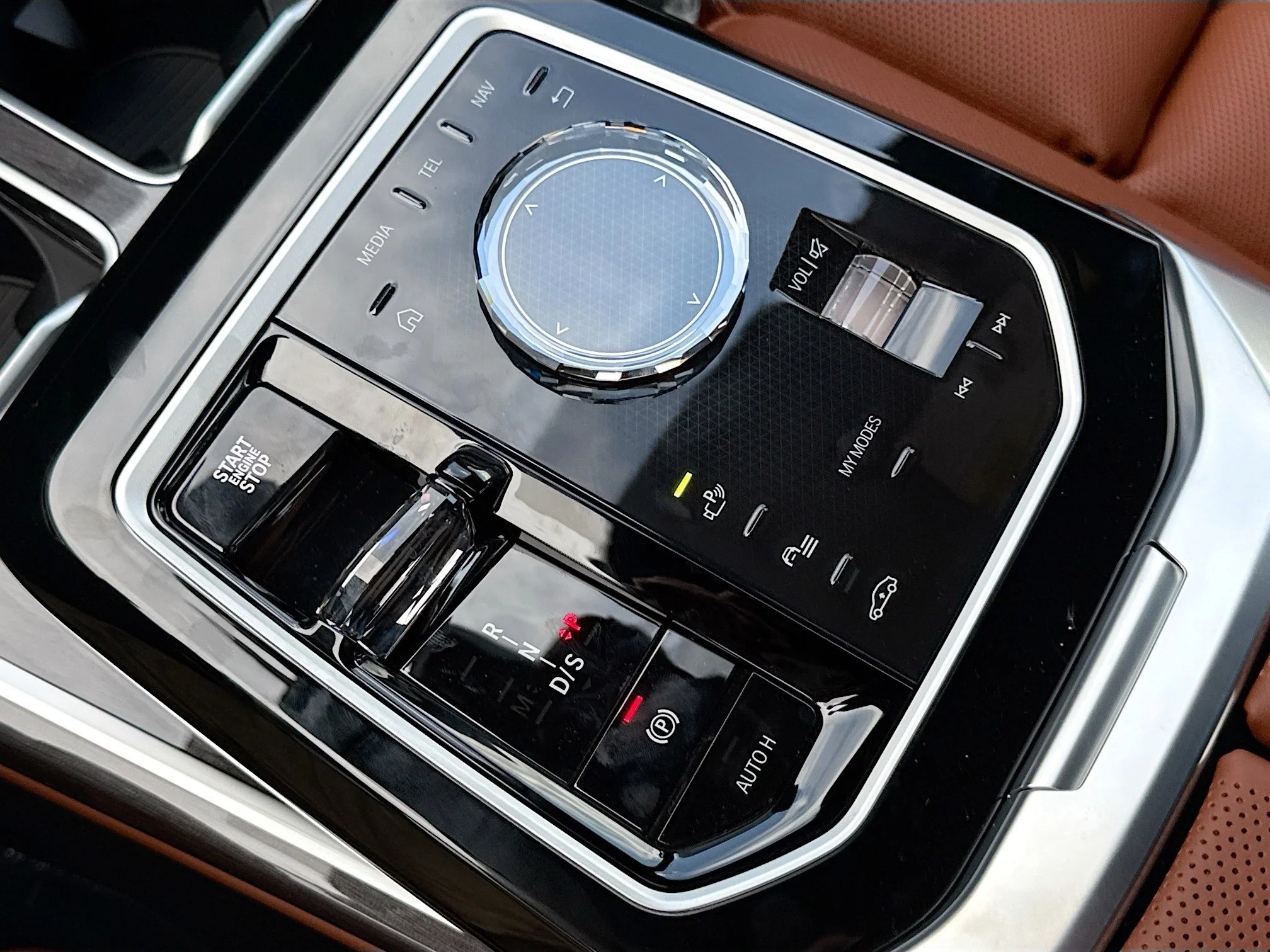 New 2026 Dravit Grey Metallic BMW 750e xDrive image 28
