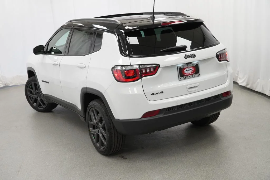 New 2026 Bright White Clear-Coat Exterior Paint Jeep Limited image 11