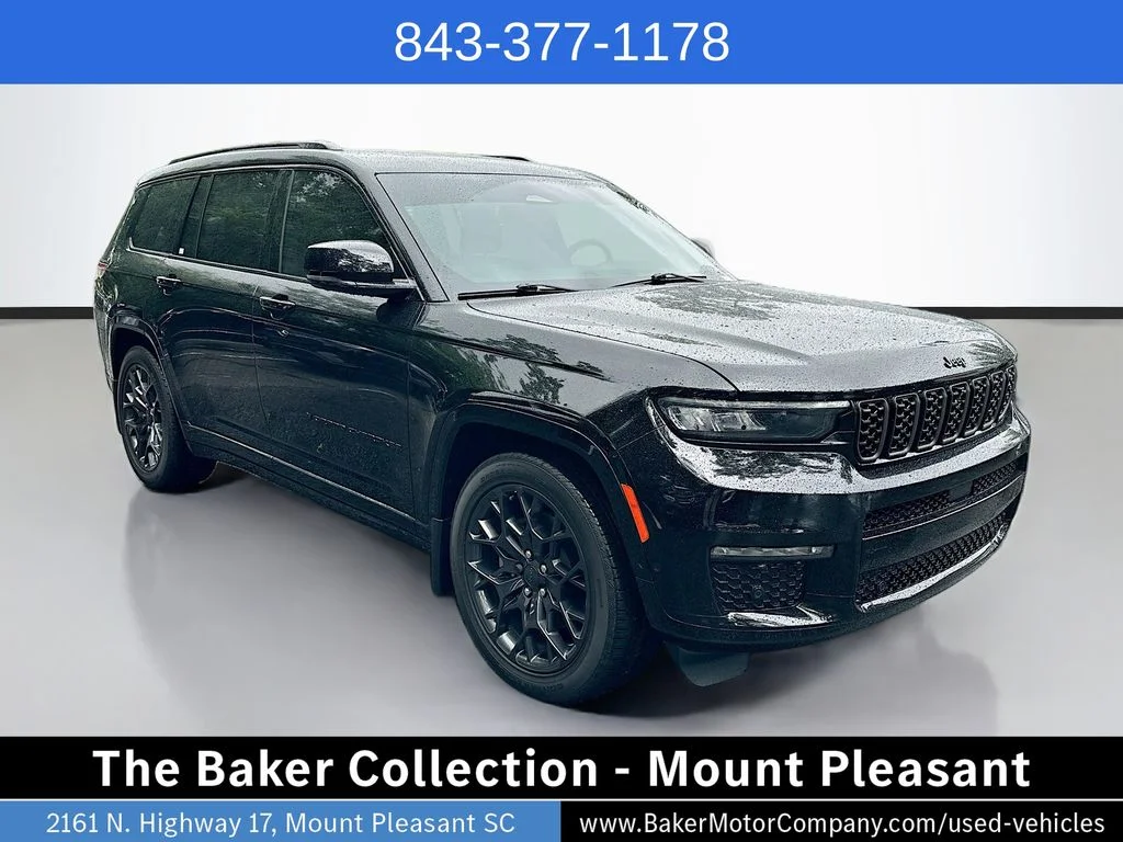 Used 2025 Diamond Black Jeep Summit image 3