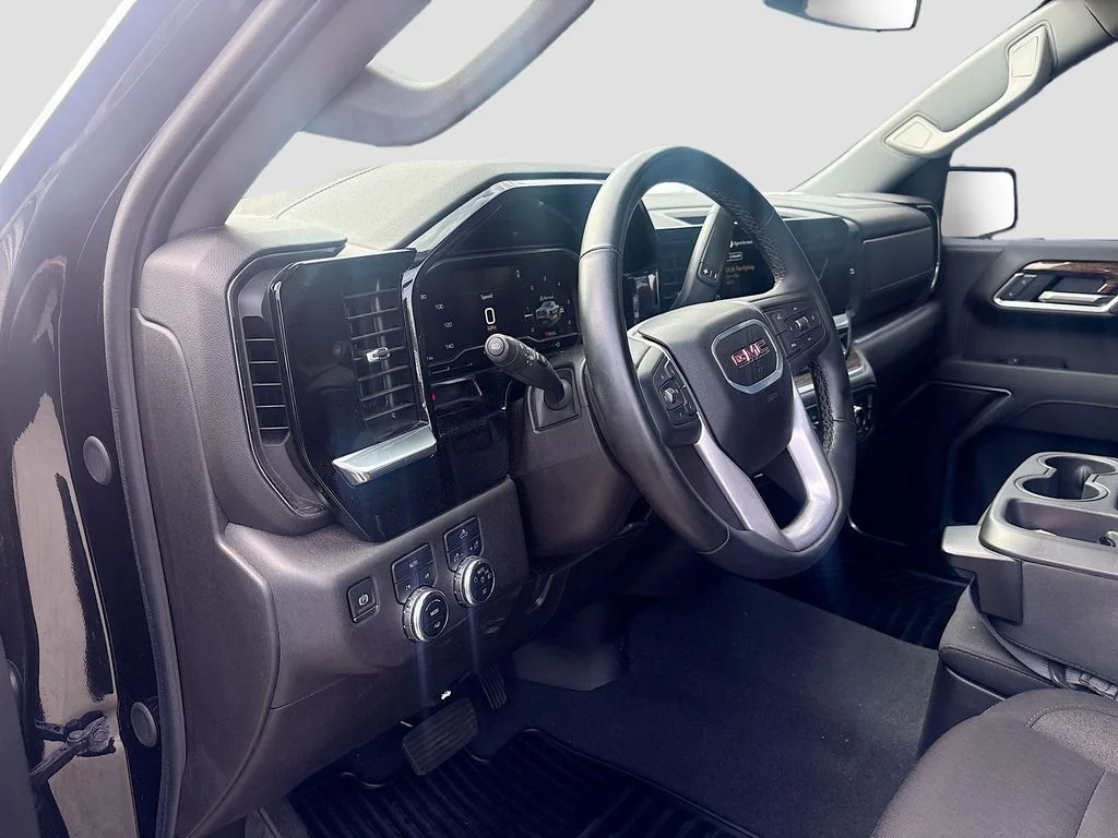 Used 2025 Onyx Black GMC Elevation image 9