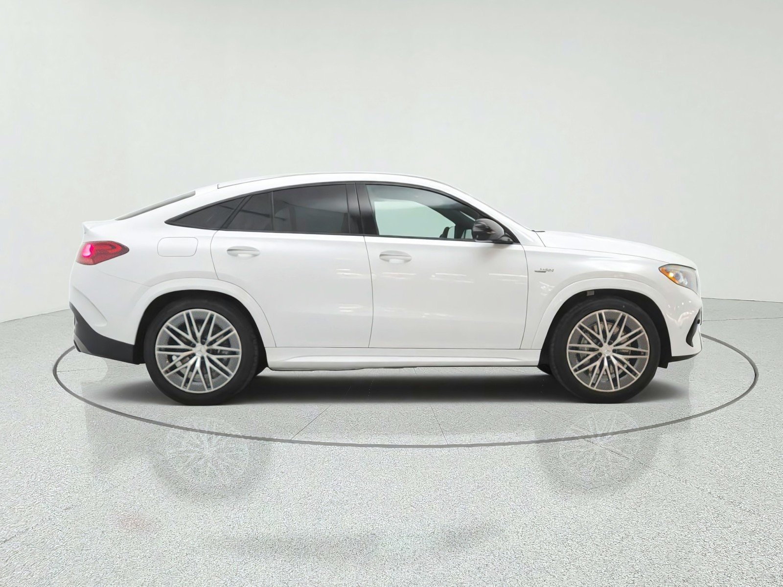 New 2027 MANUFAKTUR Moonlight White Metallic Mercedes-Benz AMG® GLE 53e 4MATIC+ Coupe image 4