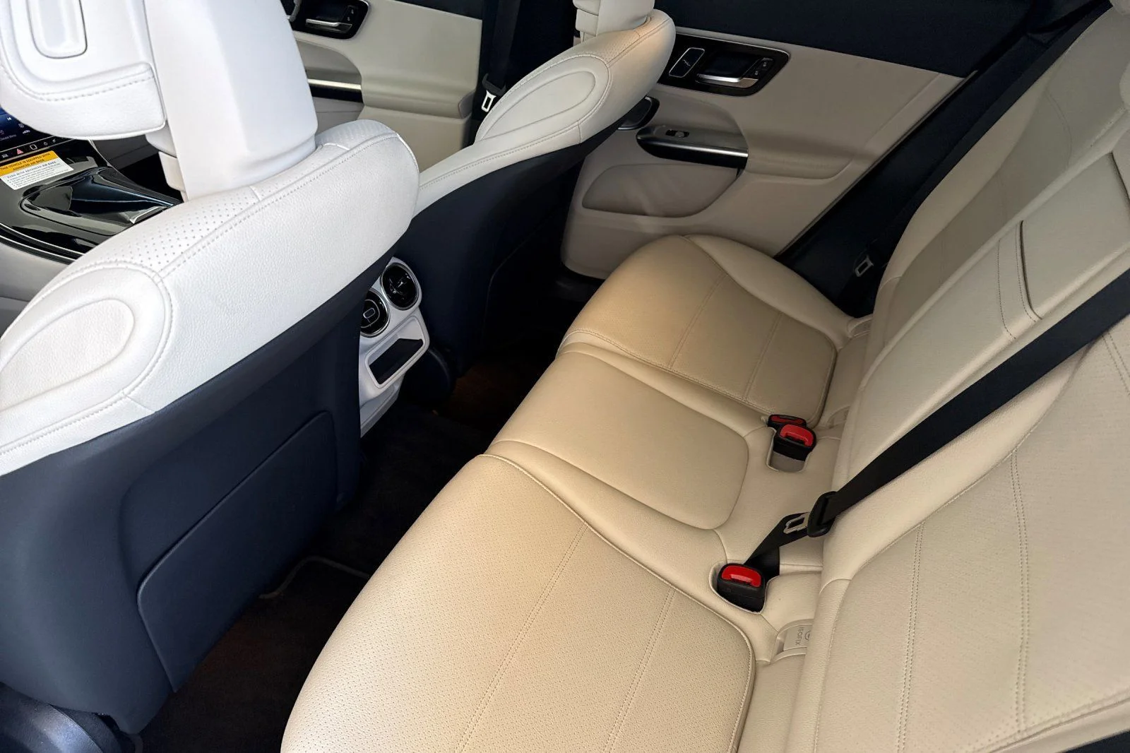 Certified Used 2026 White Mercedes-Benz GLC 300 image 4
