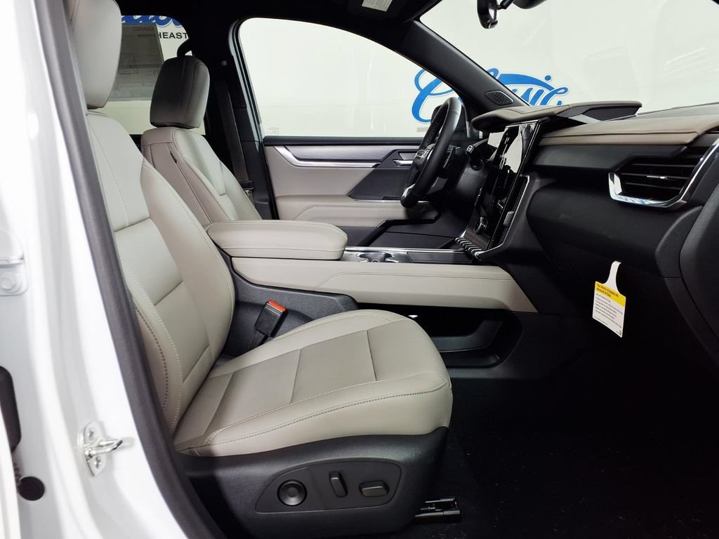 2026 GMC Acadia Elevation - Photo 12