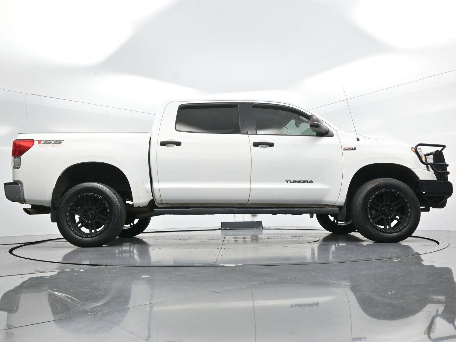 Used 2013 Super White Toyota Grade image 47