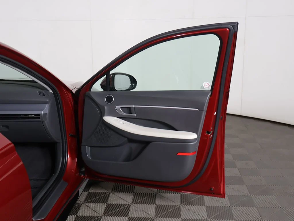 Used 2025 Red Hyundai SEL image 18
