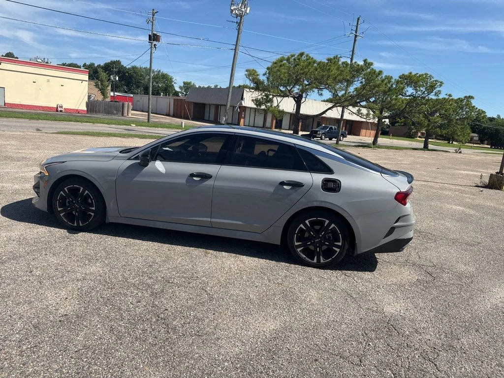 Used 2023 Wolf Gray Kia GT-Line image 9