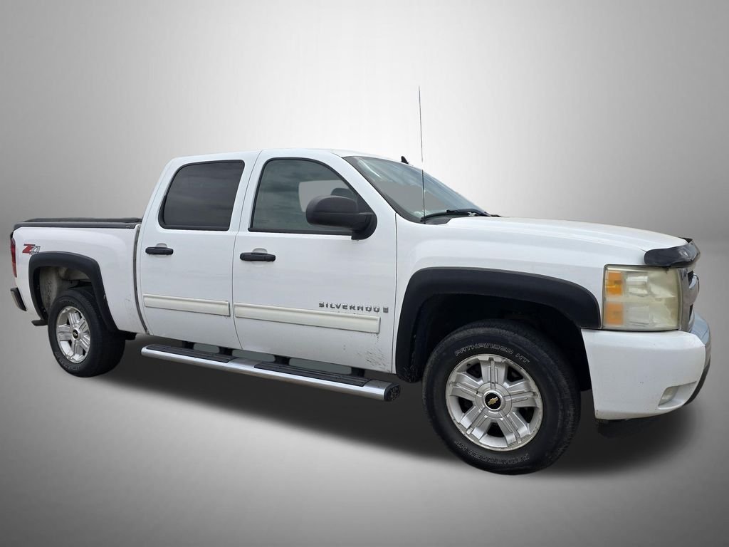Used 2009 White Chevrolet LT image 2