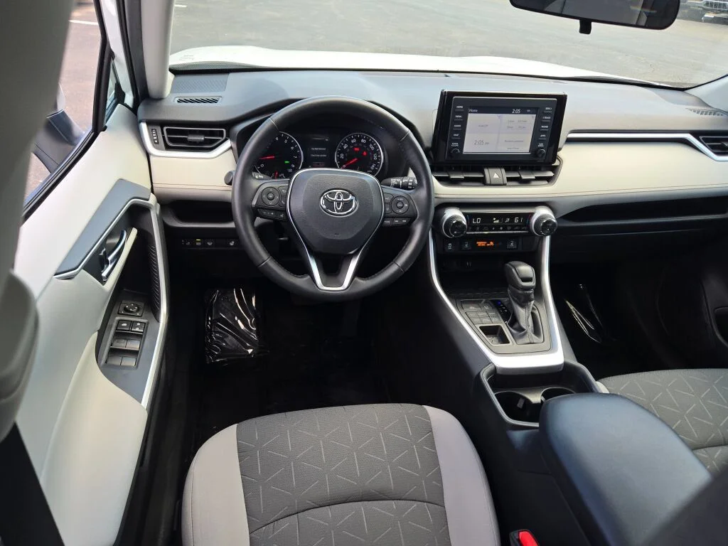 Used 2019 White Toyota XLE image 20