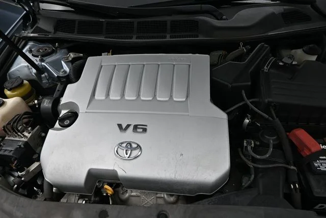 Used 2011 Blue Toyota Limited image 23