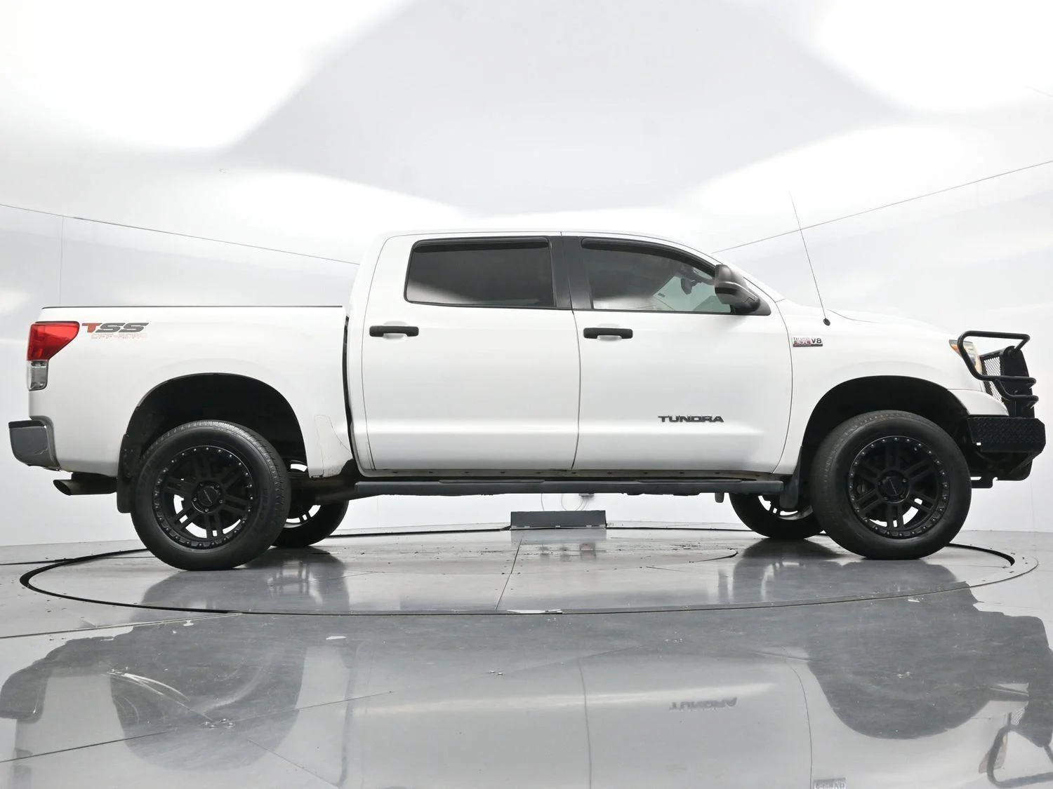 Used 2013 Super White Toyota Grade image 47