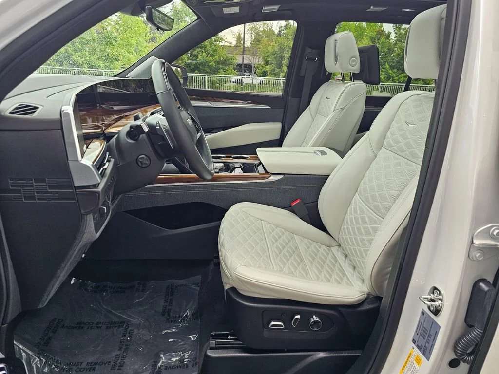 Certified Used 2025 Crystal White Tricoat Cadillac Sport Platinum image 23