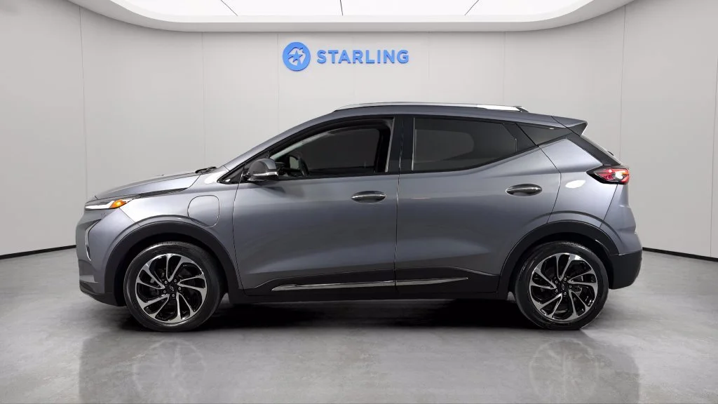 Used 2022 GRAY GHOST METALLIC Chevrolet Premier image 3