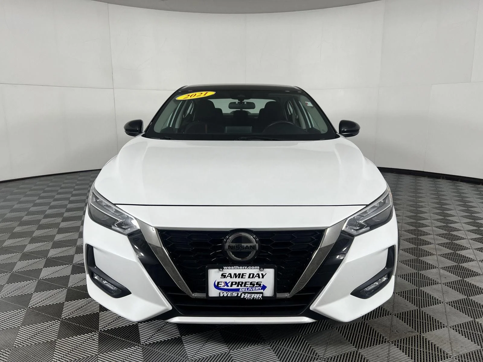Used 2021 Aspen White/Super Black Nissan SR image 2