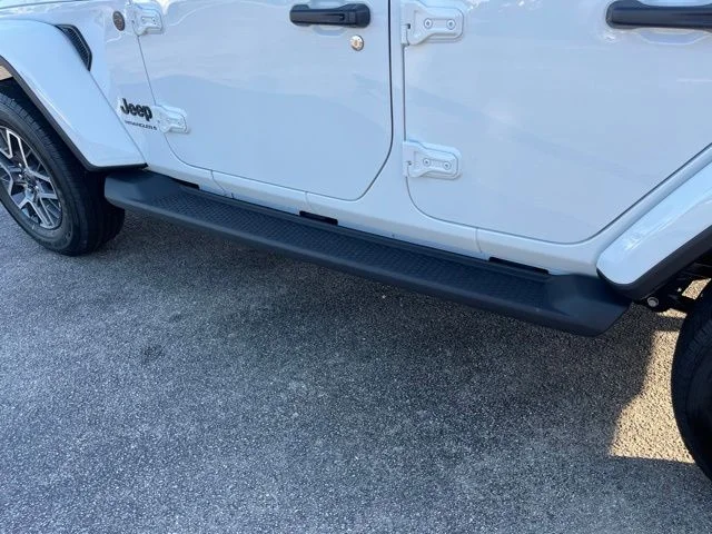 New 2026 Bright White Clear-Coat Exterior Paint Jeep Sahara image 18