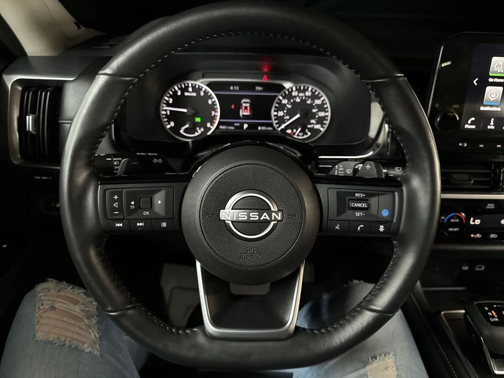 Used 2025 Gun Metallic Nissan SL image 22