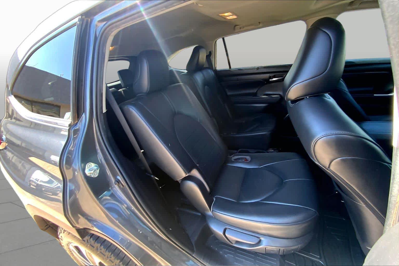 Used 2020 Magnetic Gray Metallic Toyota XLE image 20