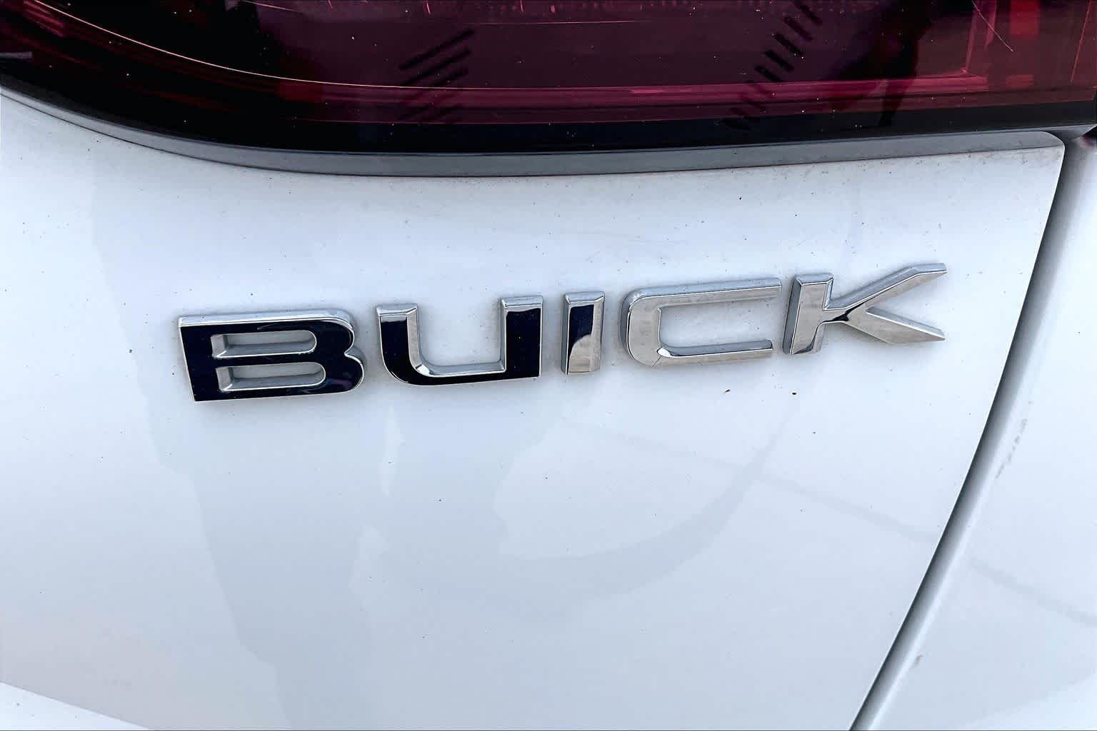 Used 2024 Summit White Buick Preferred image 10