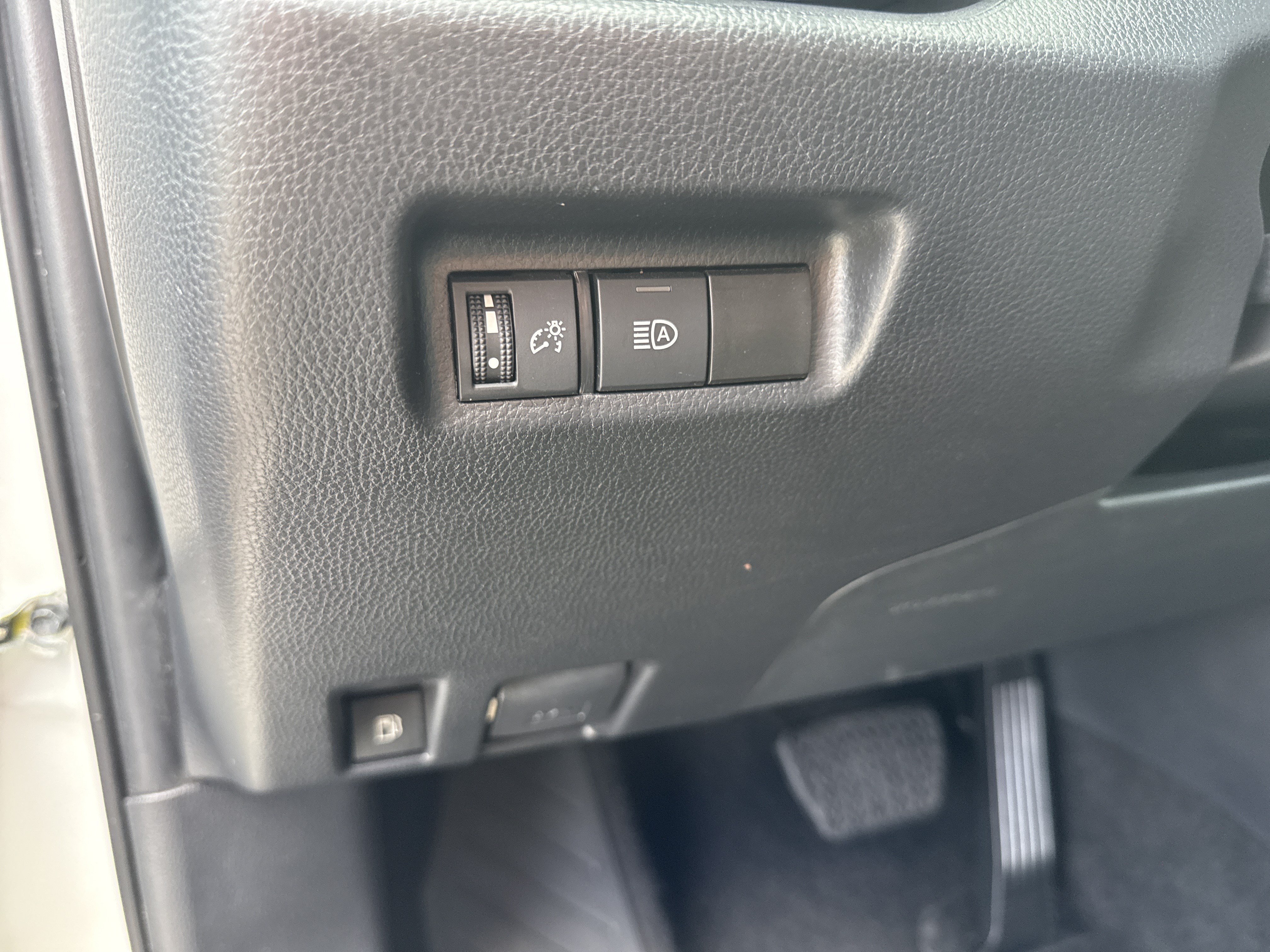 Used 2024 White Toyota Hybrid XLE image 29