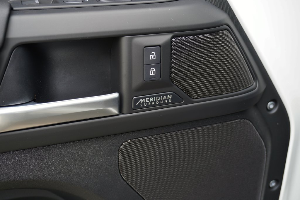 New 2026 Fuji White Land Rover X-Dynamic SE image 11