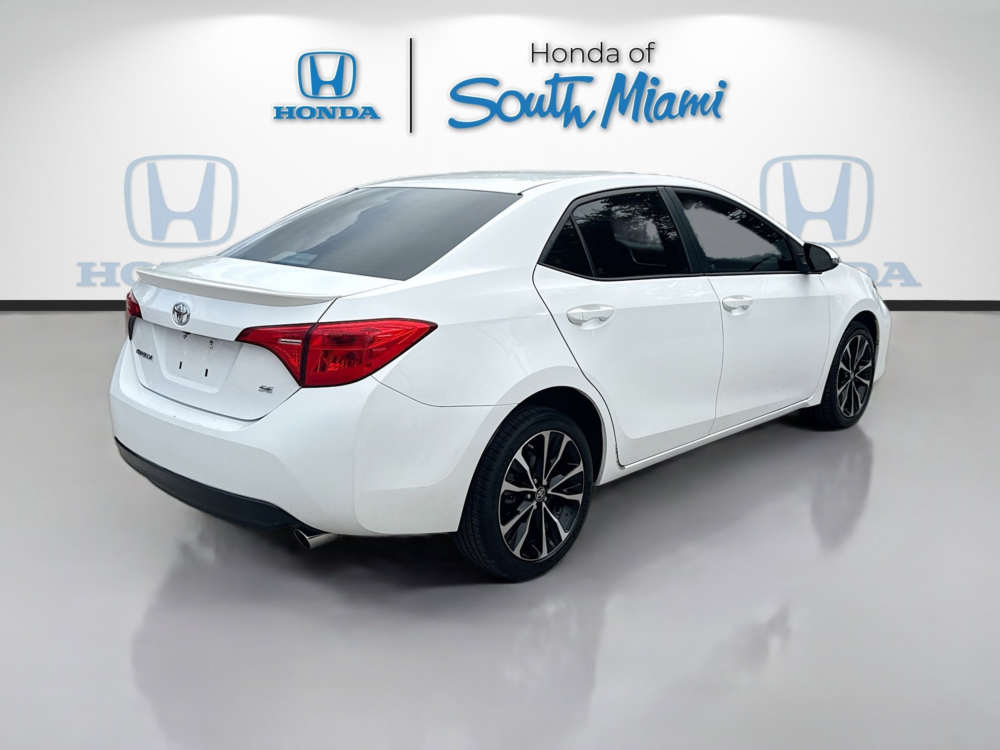 Used 2017 Super White Toyota SE image 7