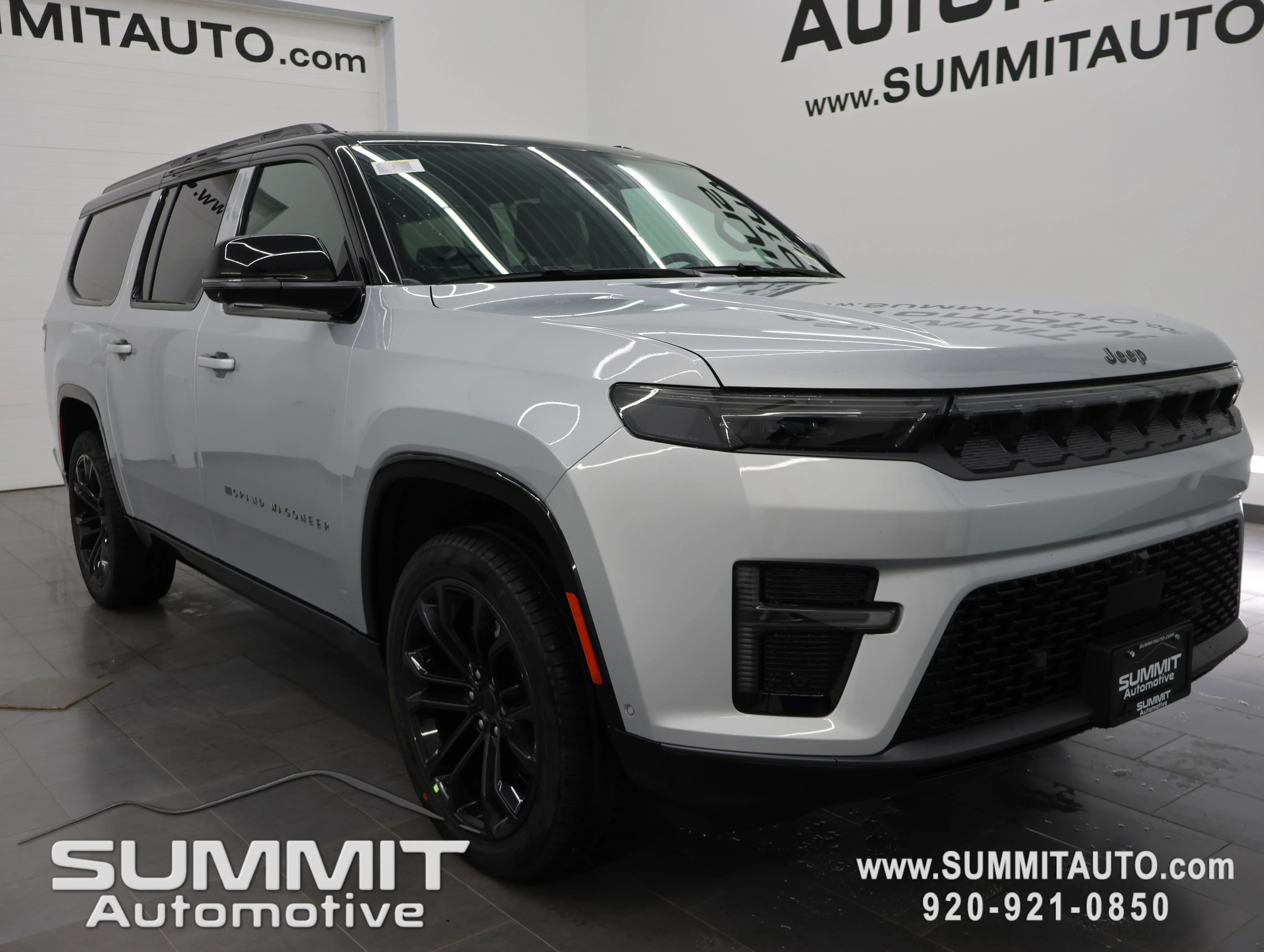 New 2026 Silver-Zynith Exterior Paint Jeep Summit Obsidian image 2