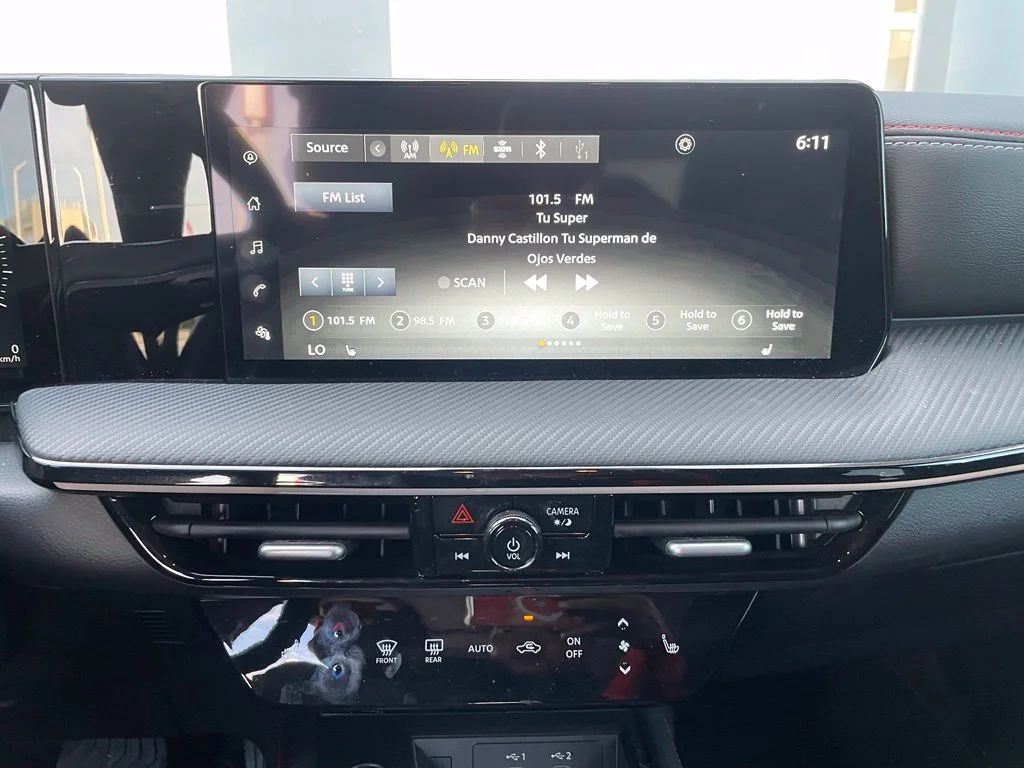 Used 2025 White Nissan SR image 15
