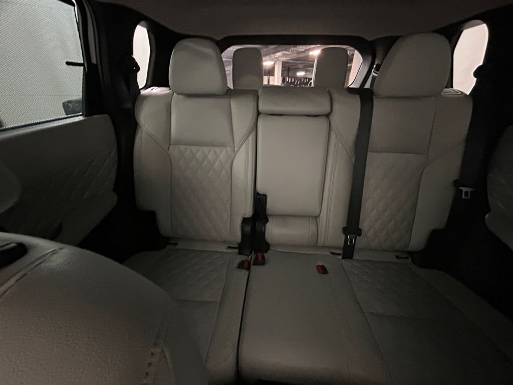 Used 2023 White Mitsubishi SEL image 19