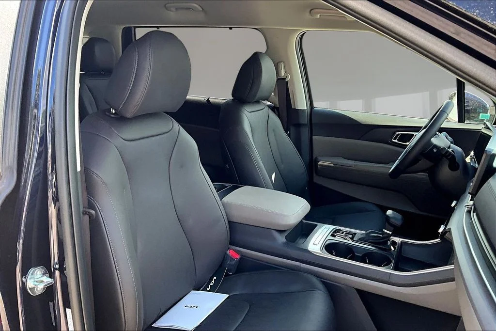 New 2026 Deep Chroma Blue Kia EX image 10