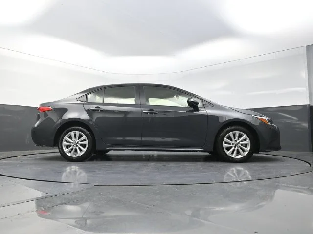 Used 2026  Toyota LE image 38