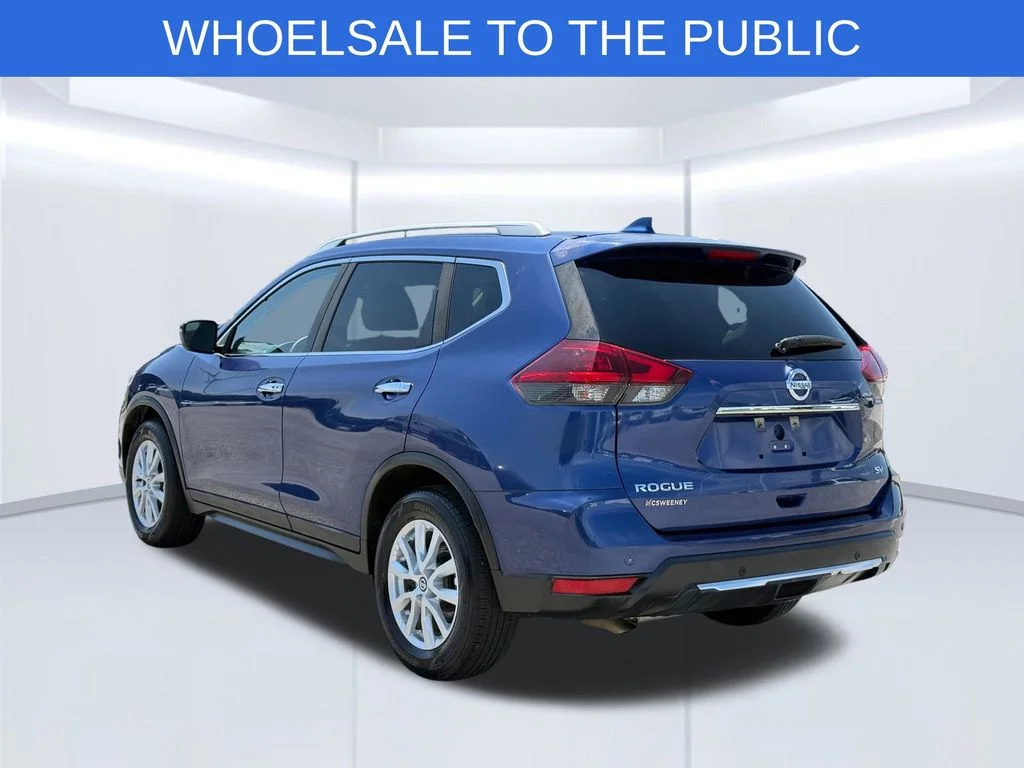 Used 2020 Blue Nissan SV image 3