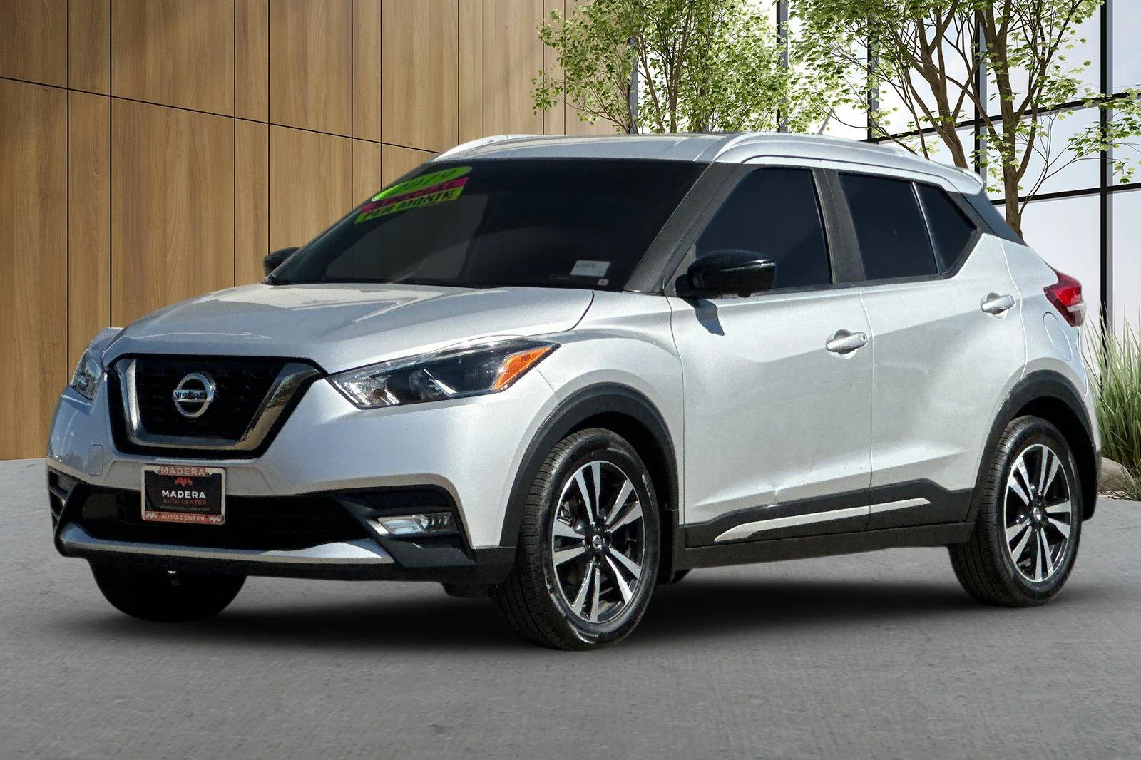 Used 2019 Silver Nissan SR image 8