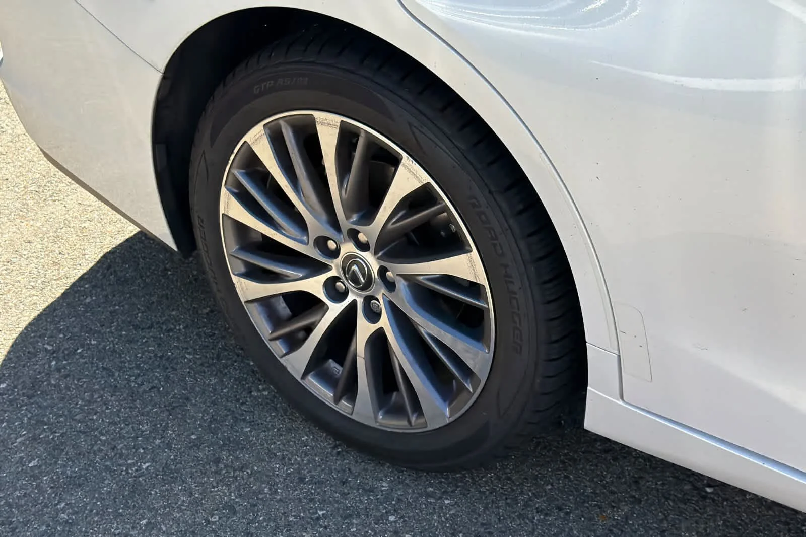 Used 2019 Eminent White Pearl Lexus  image 14