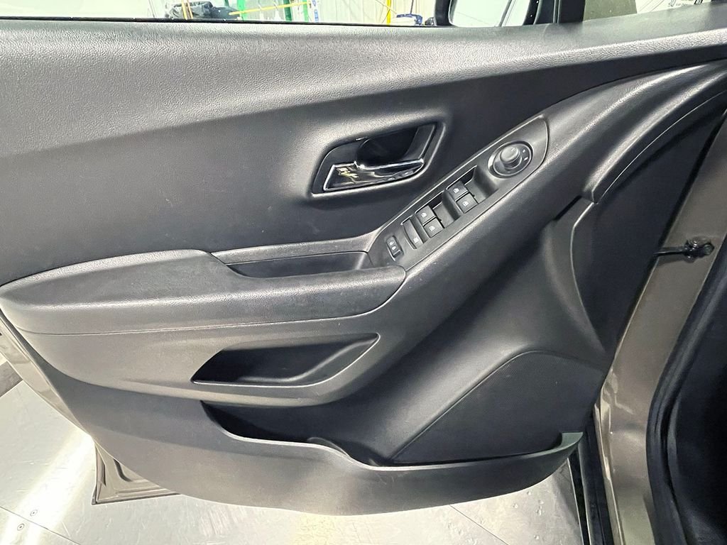 Used 2021 Gray Chevrolet LT image 19