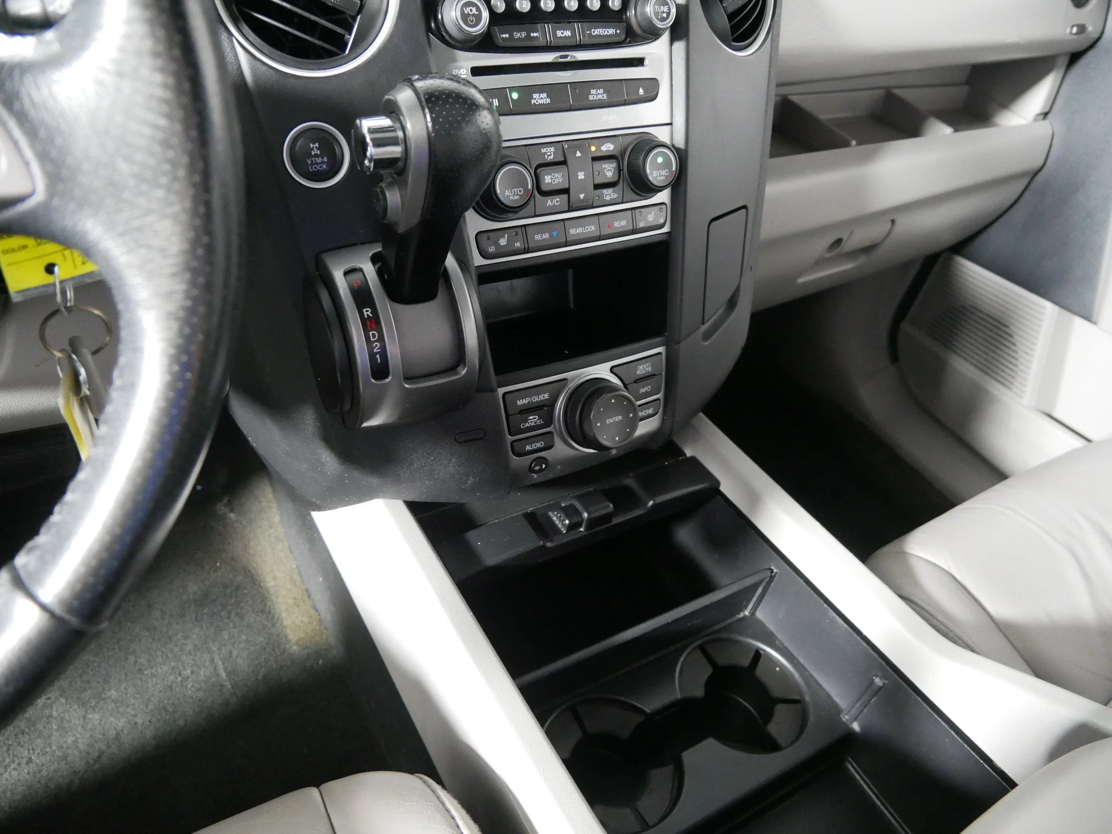 Used 2013 Polished Metal Metallic Honda Touring image 24