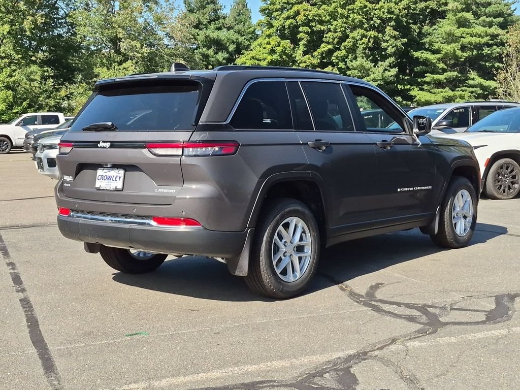 New 2026 Baltic Gray Metallic Clear-Coat Exterior Paint Jeep Laredo image 4