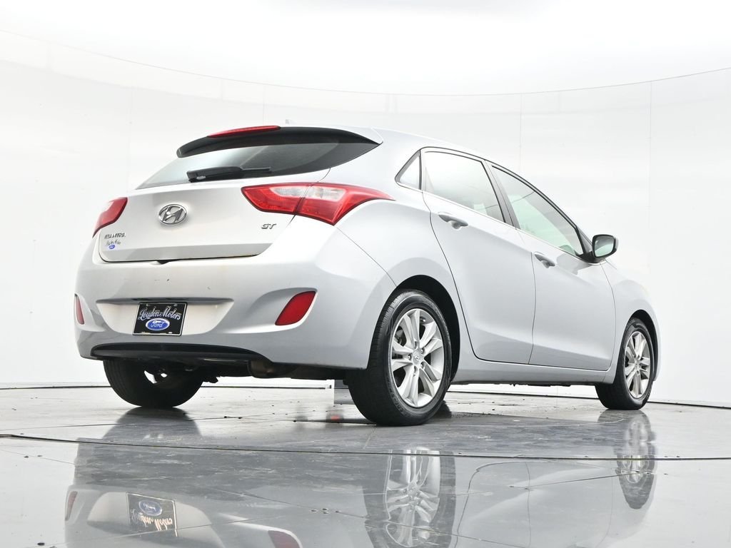 Used 2013 Shimmering Silver Metallic Hyundai Base image 47