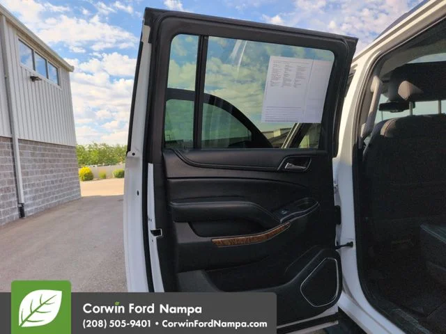 Used 2019 Summit White Chevrolet  image 24