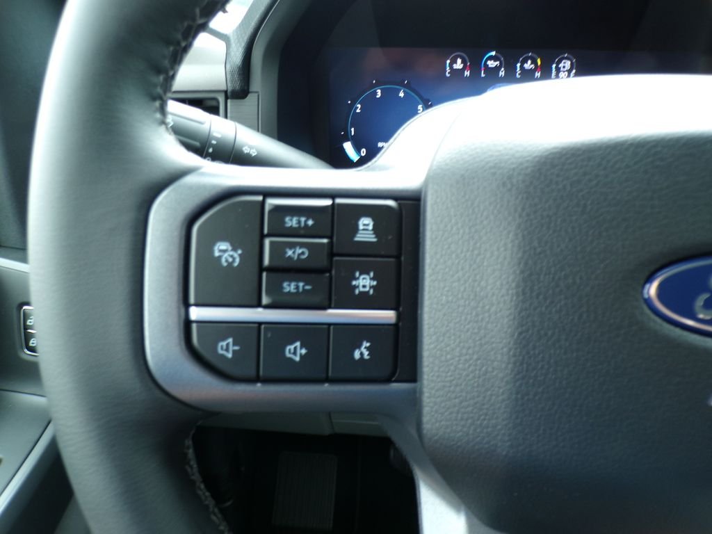 New 2026 Oxford White Ford XLT image 15