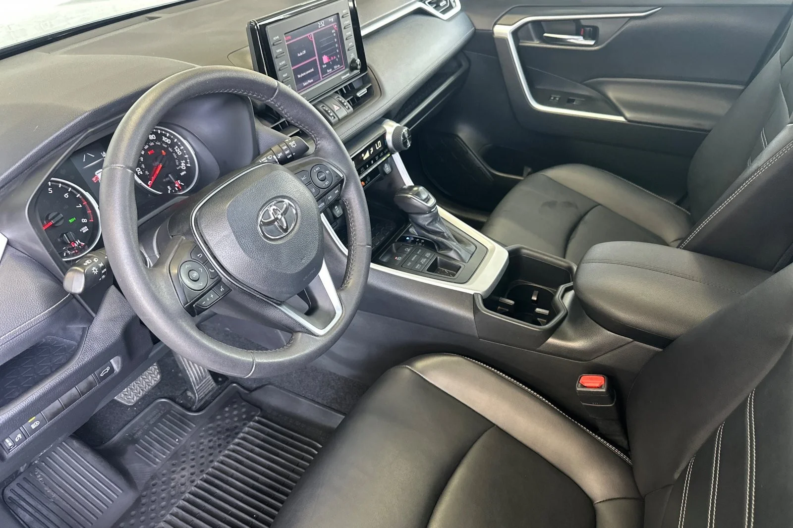 Certified Used 2022 MAGNETIC GRAY Toyota XLE Premium image 9